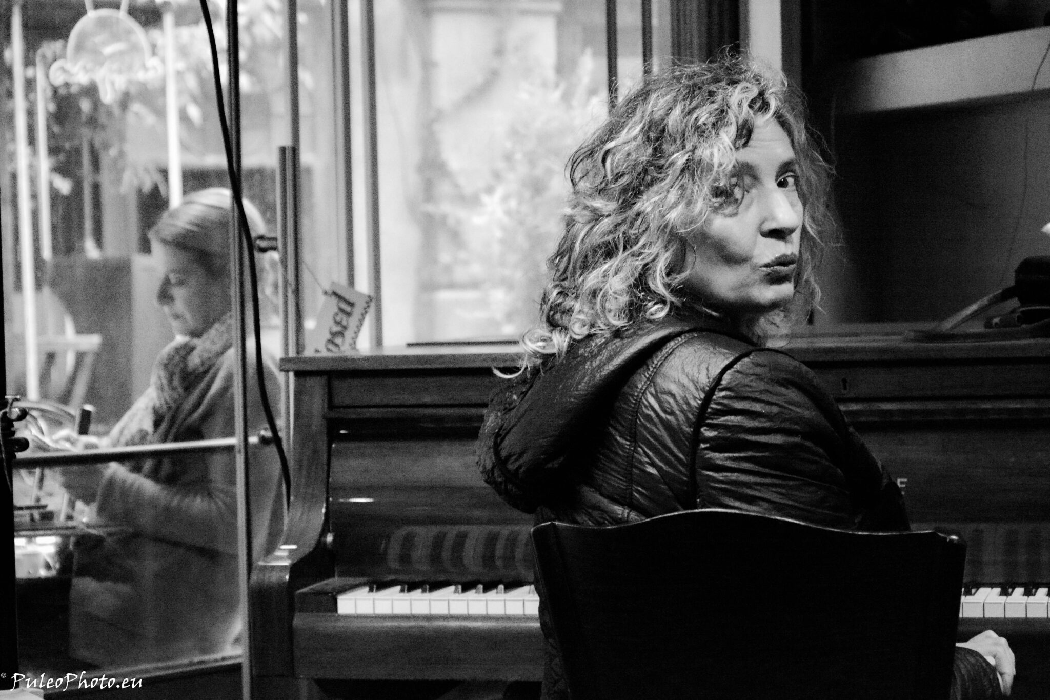 Une Femme, une Flamme